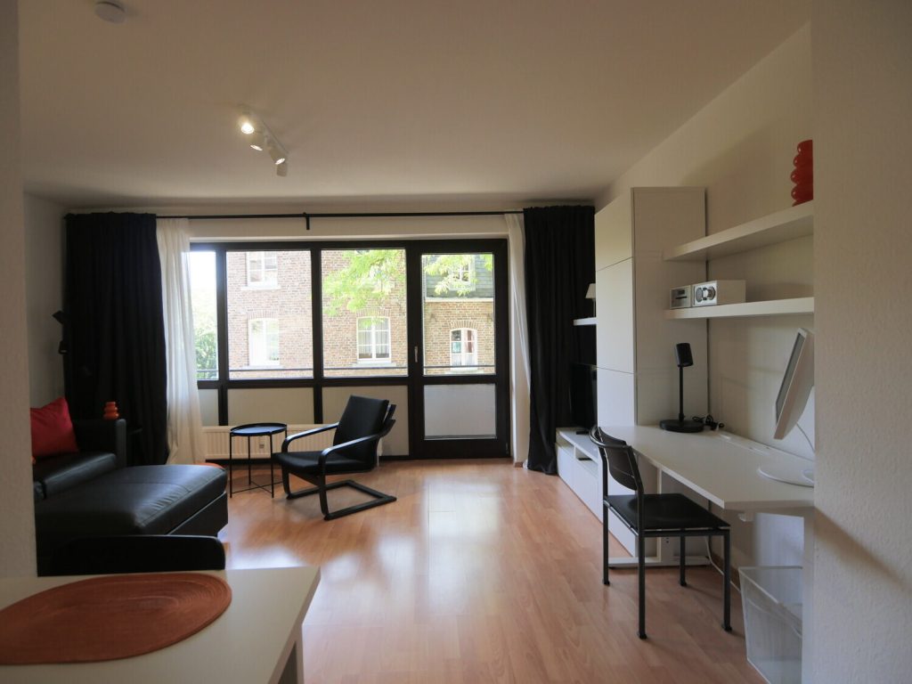 Immobilienangebot - Aachen - Alle - Vollmöbliertes und frisch renoviertes 1-Zimmer-Apartment mit Loggia in zentraler Lage von Aachen!