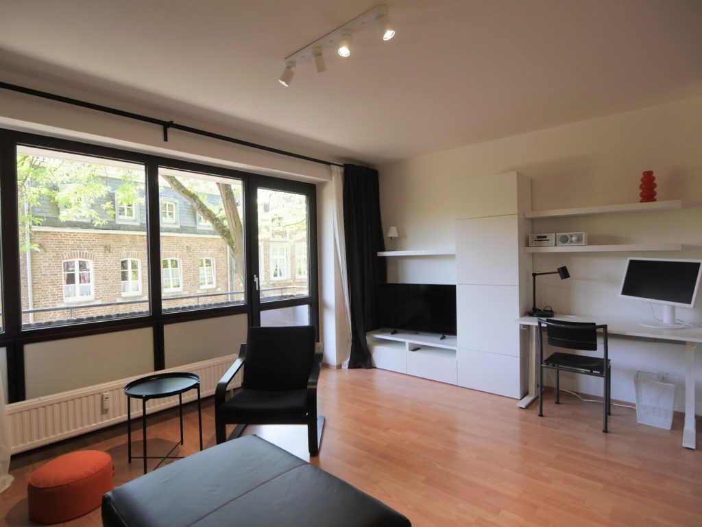 Immobilienangebot - Aachen - Alle - Vollmöbliertes und frisch renoviertes 1-Zimmer-Apartment mit Loggia in zentraler Lage von Aachen!