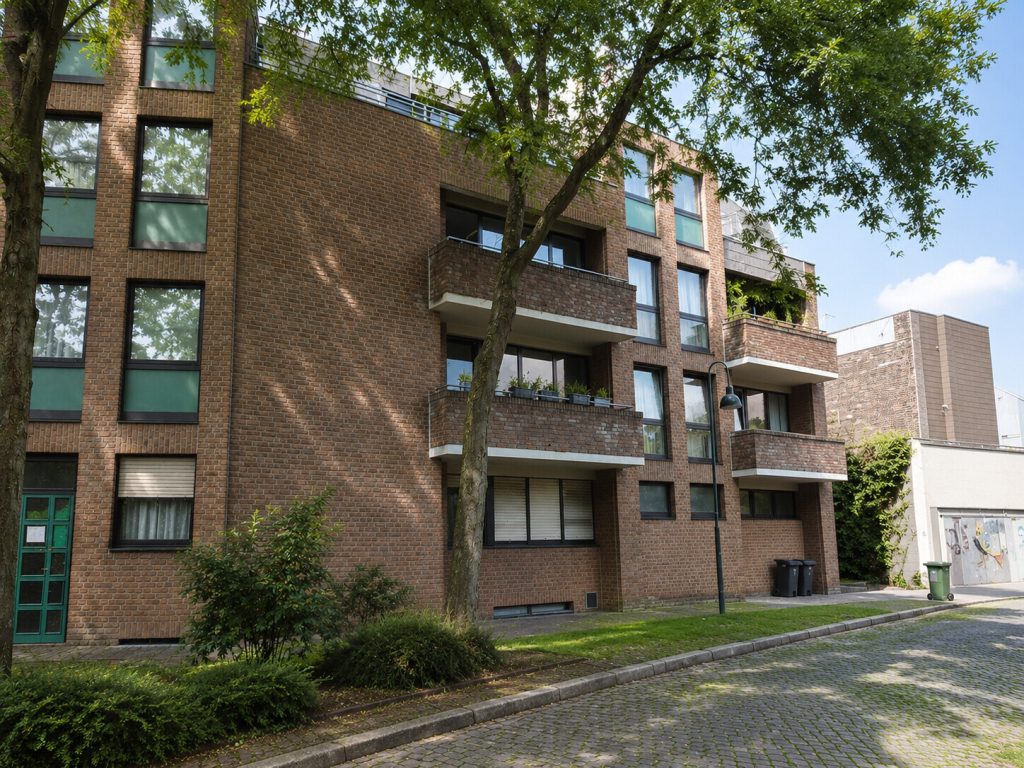 Immobilienangebot - Aachen - Alle - Vollmöbliertes und frisch renoviertes 1-Zimmer-Apartment mit Loggia in zentraler Lage von Aachen!