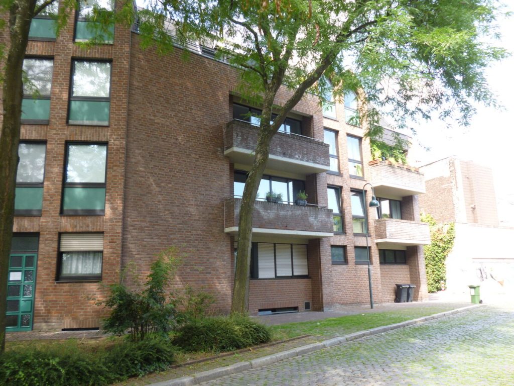Immobilienangebot - Aachen - Alle - Vollmöbliertes und frisch renoviertes 1-Zimmer-Apartment mit Loggia in zentraler Lage von Aachen!