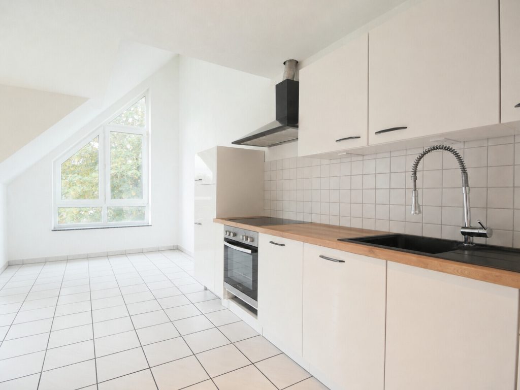 Immobilienangebot - Würselen / Bardenberg - Alle - Bezugsfreie Maisonettewohnung mit Balkon und Einbauküche in Würselen!