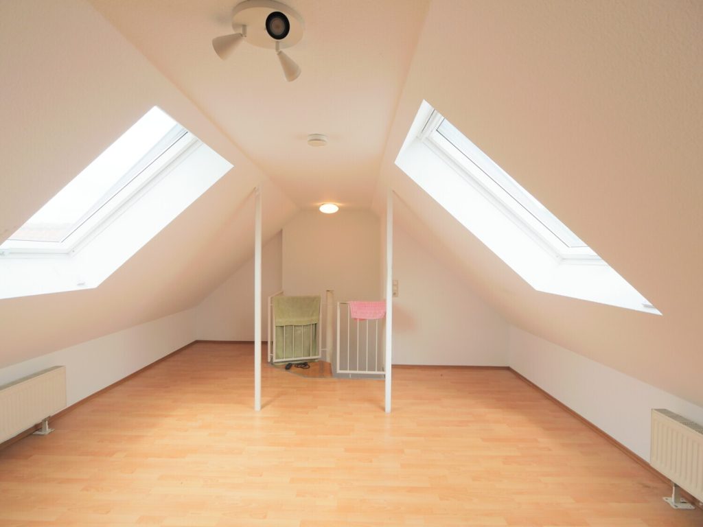 Immobilienangebot - Würselen / Bardenberg - Alle - Bezugsfreie Maisonettewohnung mit Balkon und Einbauküche in Würselen!