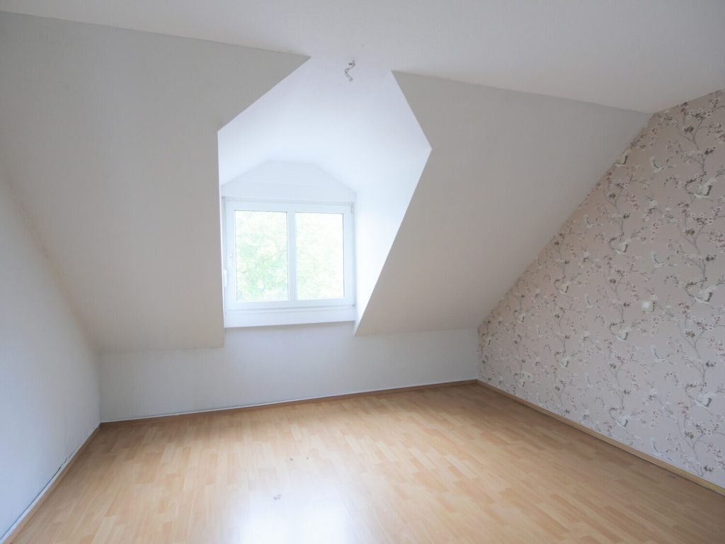Immobilienangebot - Würselen / Bardenberg - Alle - Bezugsfreie Maisonettewohnung mit Balkon und Einbauküche in Würselen!