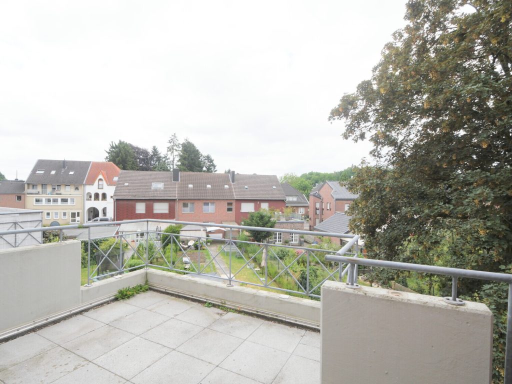 Immobilienangebot - Würselen / Bardenberg - Alle - Bezugsfreie Maisonettewohnung mit Balkon und Einbauküche in Würselen!