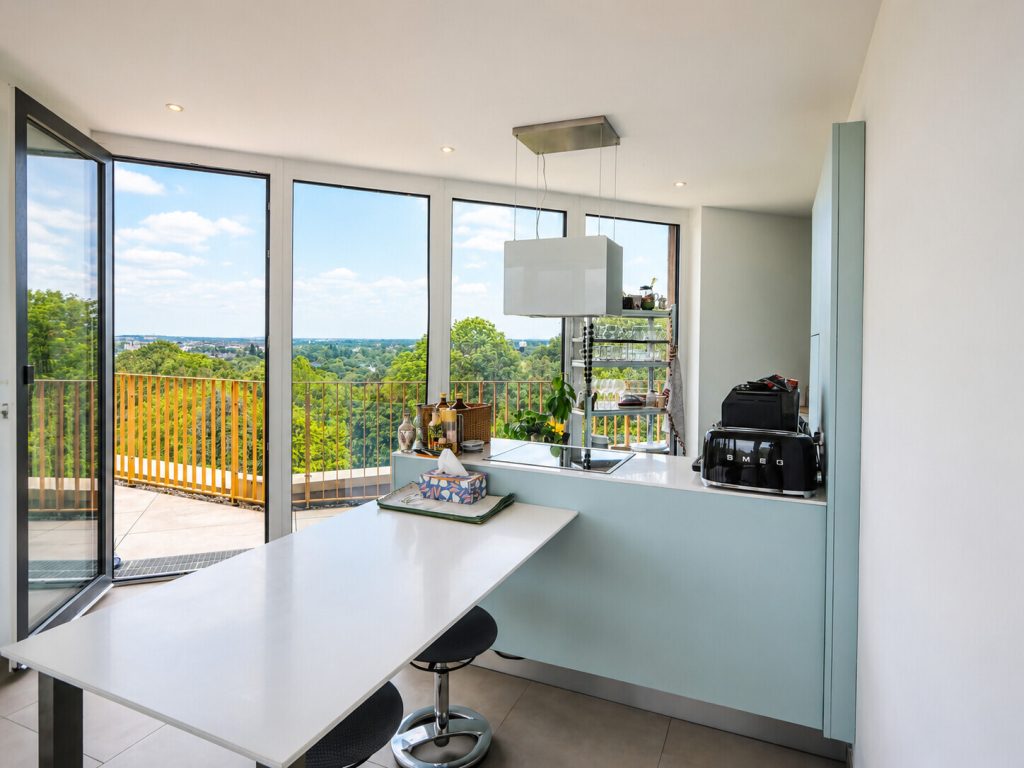 Immobilienangebot - Aachen - Alle - Exklusive 2-Zimmer-Penthousewohnung mit großzügiger Dachterrasse und Panoramablick über Aachen!