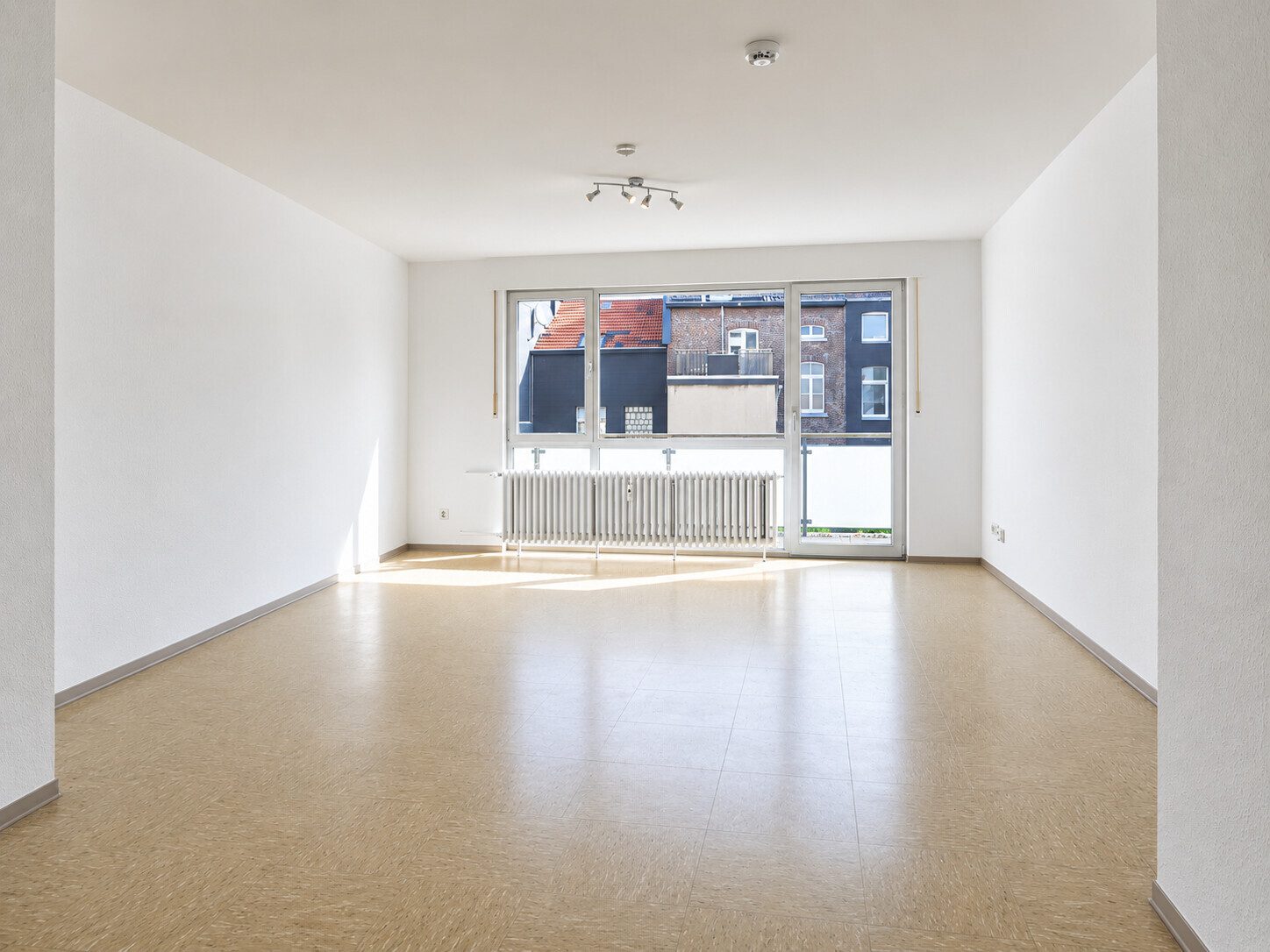 Immobilienangebot - Aachen - Alle - Bezugsfreie, WG-geeignete 3-Zimmer-Wohnung mit Balkon im Aachener Pontviertel!
