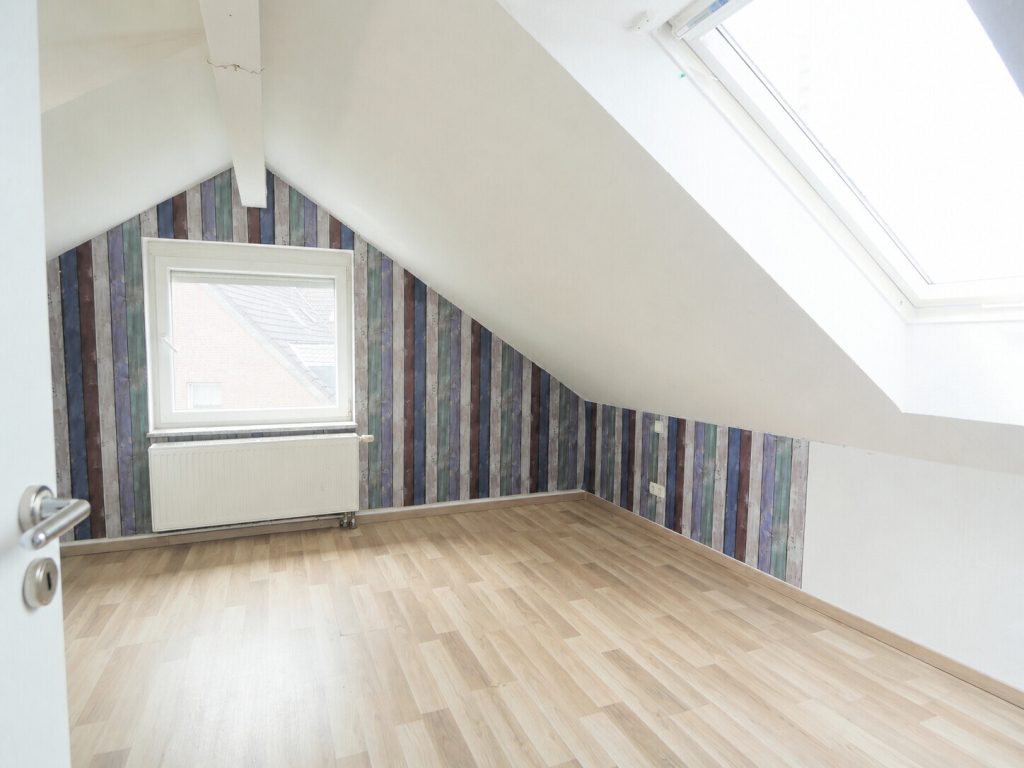 Immobilienangebot - Herzogenrath - Alle - Wohnkomfort auf 2 Ebenen – Bezugsfreie 4,5-Zimmer Maisonette-Wohnung mit Balkon in Herzogenrath!