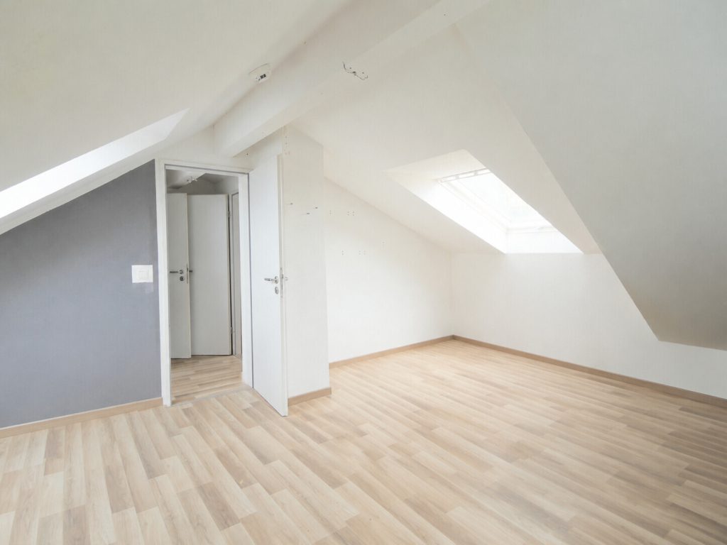 Immobilienangebot - Herzogenrath - Alle - Wohnkomfort auf 2 Ebenen – Bezugsfreie 4,5-Zimmer Maisonette-Wohnung mit Balkon in Herzogenrath!