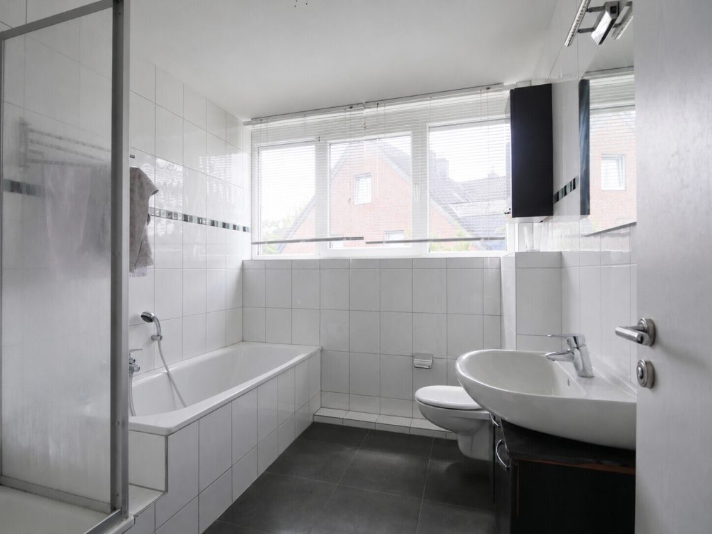 Immobilienangebot - Herzogenrath - Alle - Wohnkomfort auf 2 Ebenen – Bezugsfreie 4,5-Zimmer Maisonette-Wohnung mit Balkon in Herzogenrath!