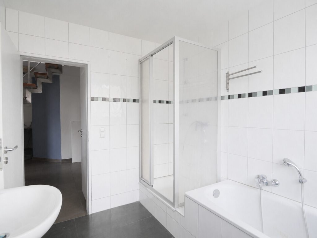 Immobilienangebot - Herzogenrath - Alle - Wohnkomfort auf 2 Ebenen – Bezugsfreie 4,5-Zimmer Maisonette-Wohnung mit Balkon in Herzogenrath!