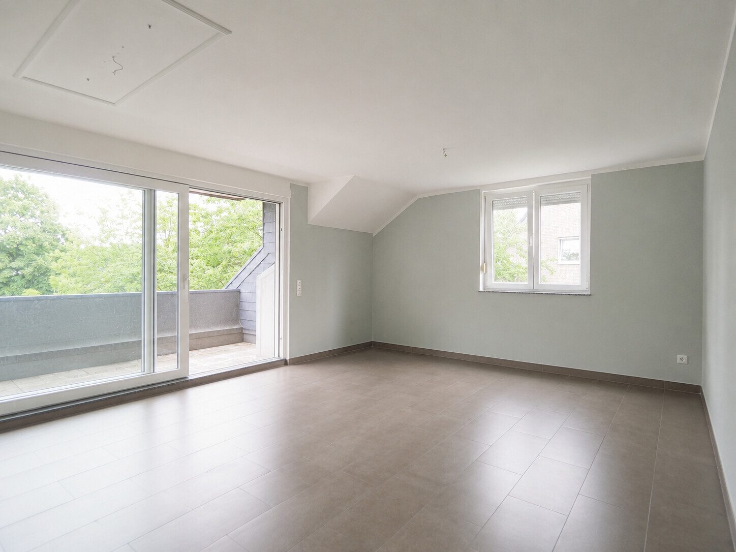 Immobilienangebot - Herzogenrath - Alle - Wohnkomfort auf 2 Ebenen – Bezugsfreie 4,5-Zimmer Maisonette-Wohnung mit Balkon in Herzogenrath!