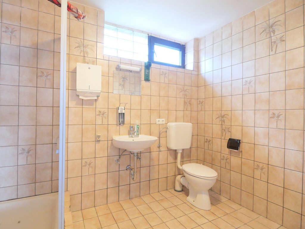 Immobilienangebot - Simmerath / Lammersdorf - Alle - Gewerbefläche in Lammersdorf – ca. 195 m² mit großzügigem Empfang, Büros, Lager und 2 Stellplätzen!