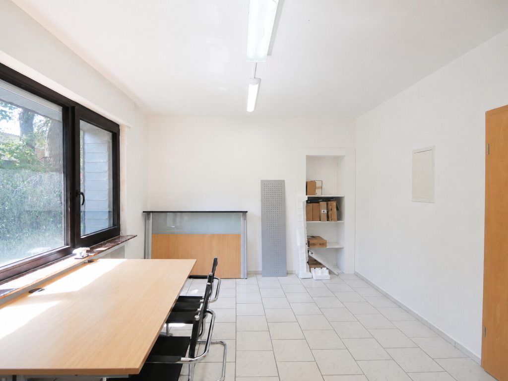 Immobilienangebot - Simmerath / Lammersdorf - Alle - Gewerbefläche in Lammersdorf – ca. 195 m² mit großzügigem Empfang, Büros, Lager und 2 Stellplätzen!