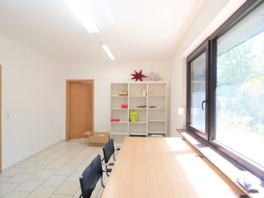 Immobilienangebot - Simmerath / Lammersdorf - Alle - Gewerbefläche in Lammersdorf – ca. 195 m² mit großzügigem Empfang, Büros, Lager und 2 Stellplätzen!