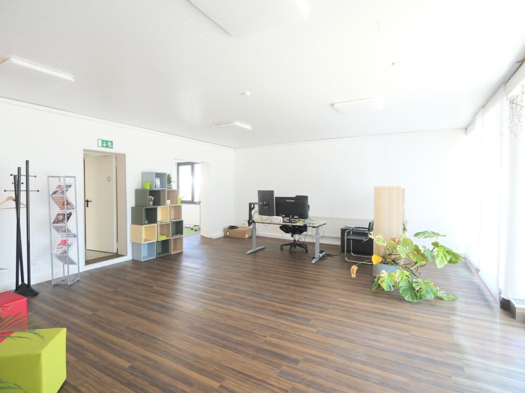Immobilienangebot - Simmerath / Lammersdorf - Alle - Gewerbefläche in Lammersdorf – ca. 195 m² mit großzügigem Empfang, Büros, Lager und 2 Stellplätzen!