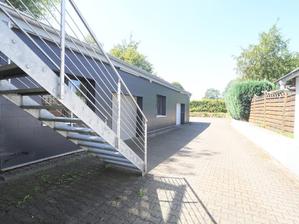 Immobilienangebot - Simmerath / Lammersdorf - Alle - Gewerbefläche in Lammersdorf – ca. 195 m² mit großzügigem Empfang, Büros, Lager und 2 Stellplätzen!