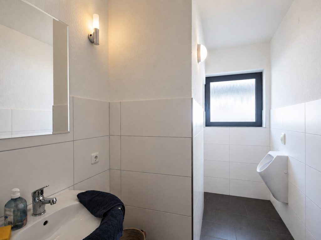 Immobilienangebot - Simmerath / Lammersdorf - Alle - Gewerbefläche in Lammersdorf – ca. 195 m² mit großzügigem Empfang, Büros, Lager und 2 Stellplätzen!