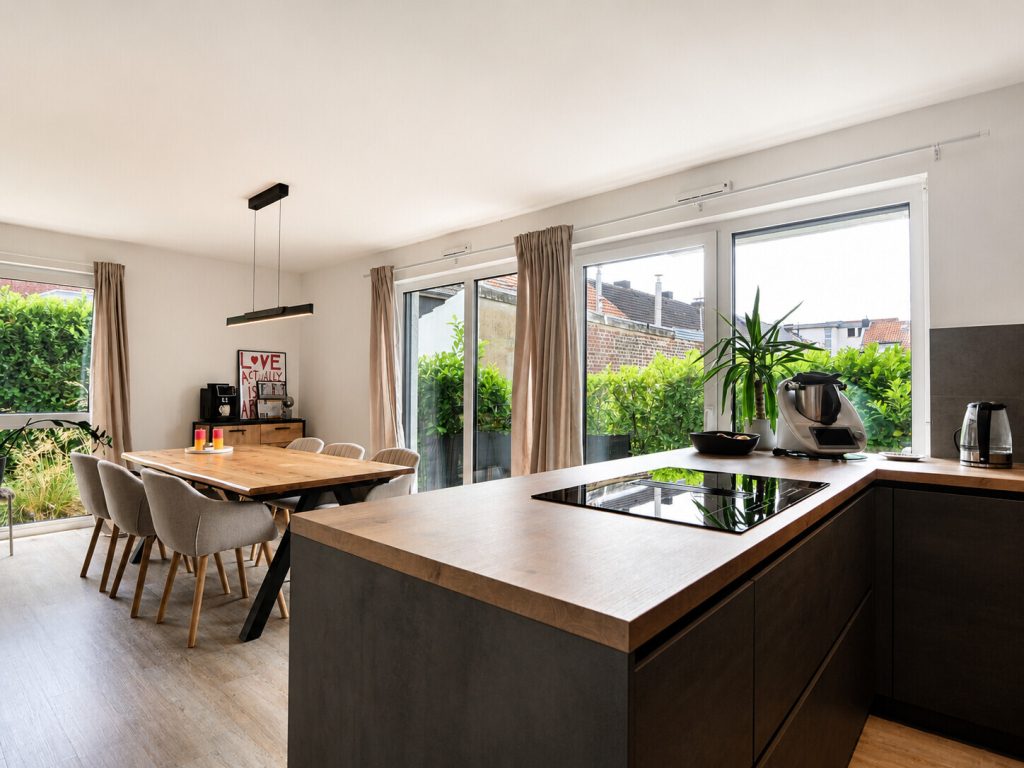 Immobilienangebot - Würselen - Alle - Exklusive, großzügige 4-Zimmer-Erdgeschosswohnung mit Terrasse & Pkw-Außenstellplatz in Würselen!