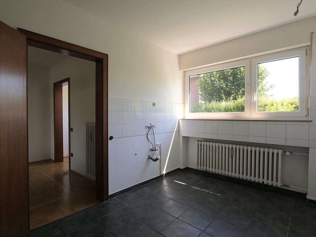 Immobilienangebot - Aachen / Beverau - Alle - Helle, bezugsfreie 3-Zimmer-Erdgeschosswohnung mit Loggia und Garage in Aachen Beverau!
