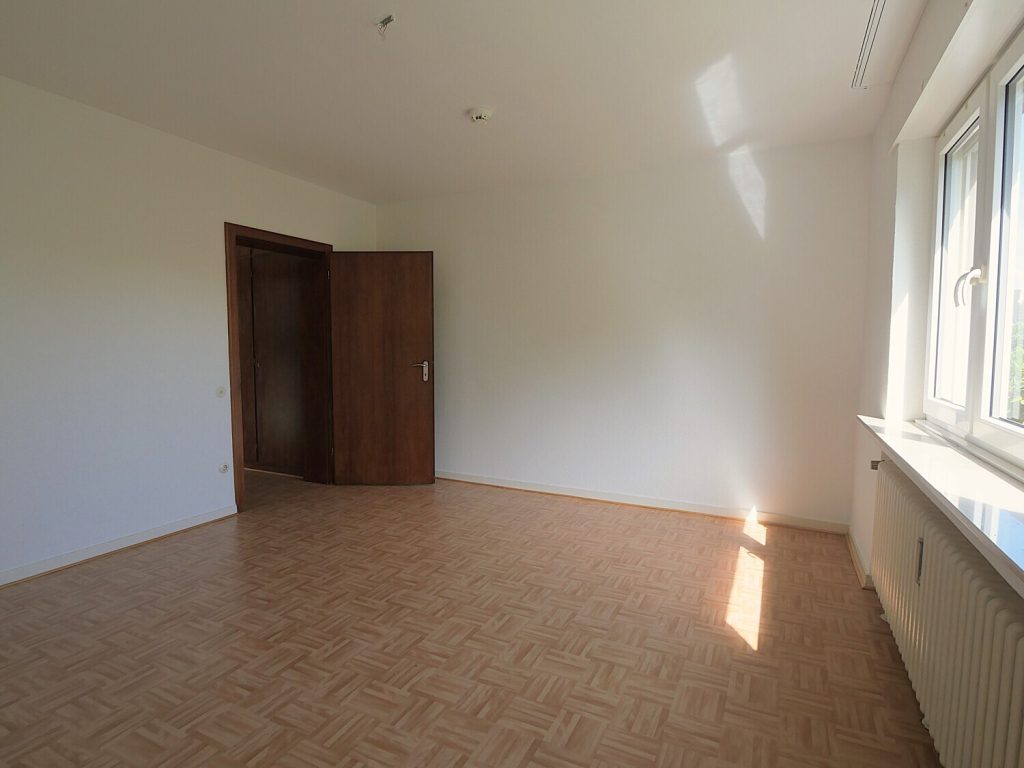 Immobilienangebot - Aachen / Beverau - Alle - Helle, bezugsfreie 3-Zimmer-Erdgeschosswohnung mit Loggia und Garage in Aachen Beverau!