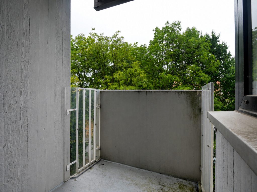 Immobilienangebot - Aachen - Alle - Gut geschnittene 2-Zimmerwohnung mit Schwimmbad und Weitblick über Aachen!