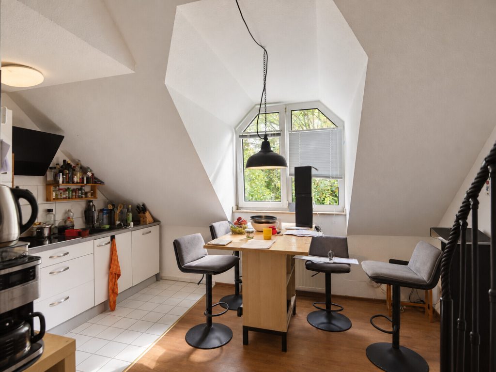 Immobilienangebot - Aachen - Alle - Attraktive, vermietete 2-Zimmer-Maisonettewohnung mit Tiefgaragenstellplatz in Aachen Mitte!
