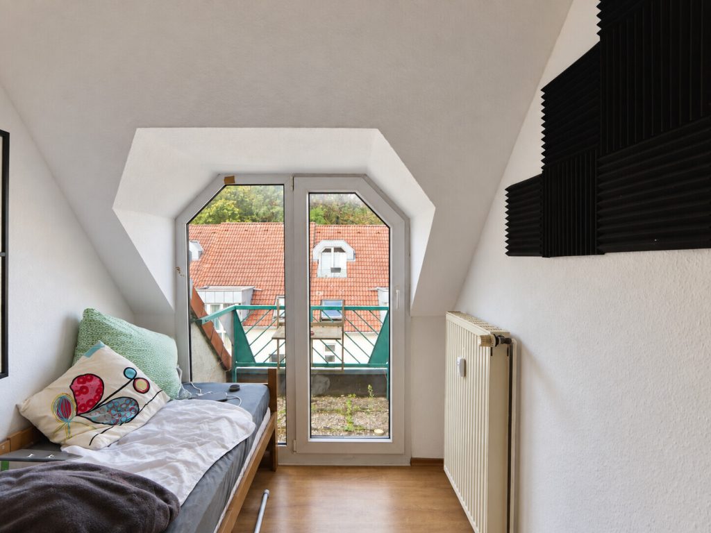 Immobilienangebot - Aachen - Alle - Attraktive, vermietete 2-Zimmer-Maisonettewohnung mit Tiefgaragenstellplatz in Aachen Mitte!