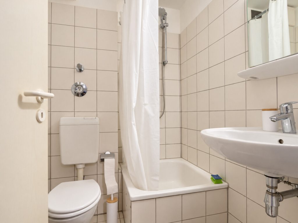 Immobilienangebot - Aachen - Alle - Attraktive, vermietete 2-Zimmer-Maisonettewohnung mit Tiefgaragenstellplatz in Aachen Mitte!