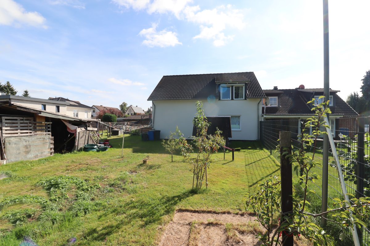 Immobilienangebot - Wunstorf - Alle - Doppelhaushälfte Wunstorf: Wohnen mit Platz und Potenzial: Großes Grundstück am Ende einer Sackgasse