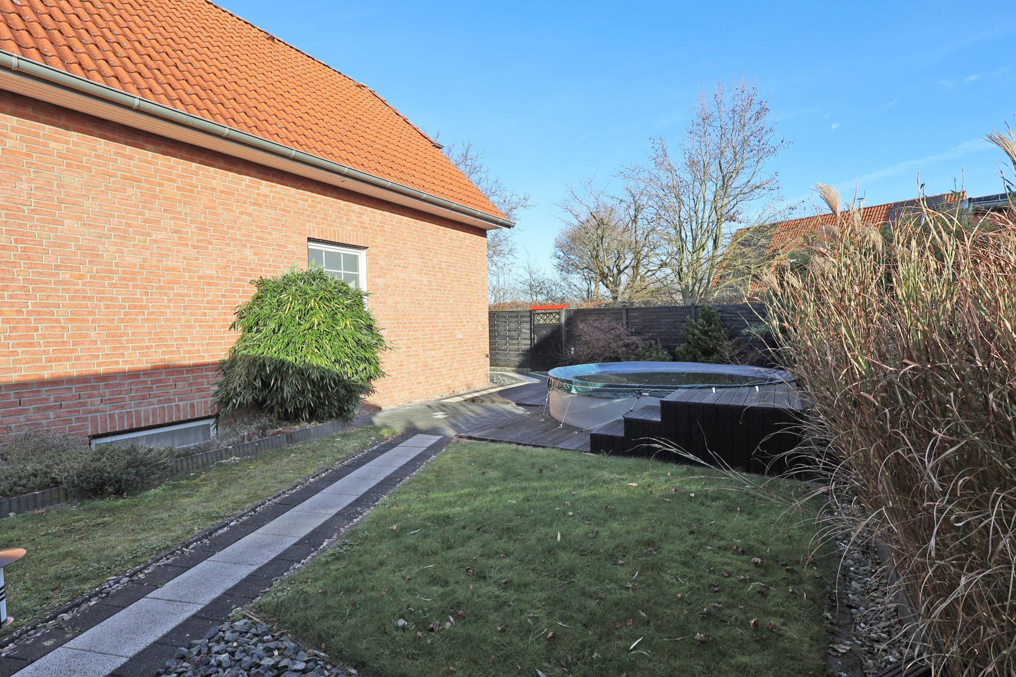 Immobilienangebot - Wunstorf - Alle - Verkauf gegen Gebot: Zentrumsnahes Wohnen in Feldrandlage