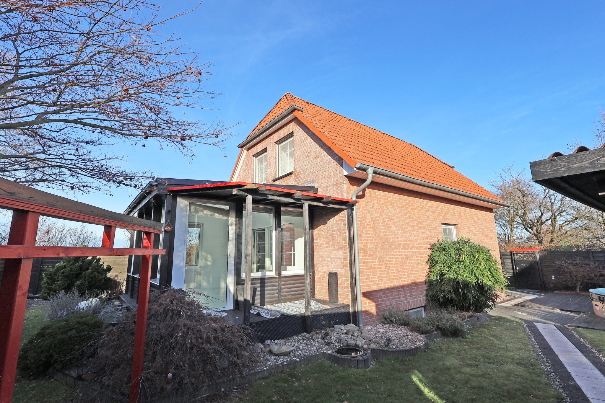Immobilienangebot - Wunstorf - Alle - Verkauf gegen Gebot: Zentrumsnahes Wohnen in Feldrandlage
