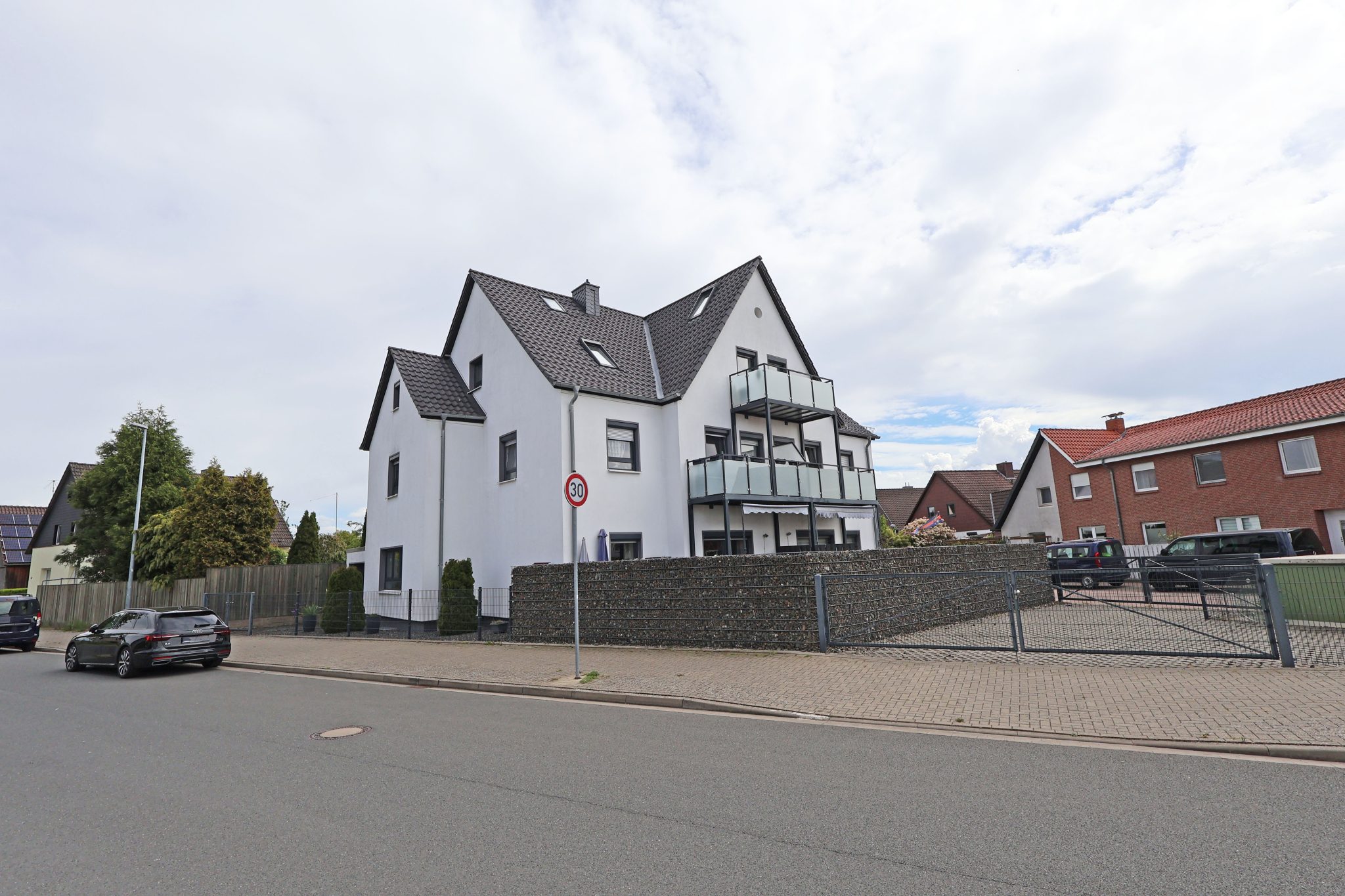 Immobilienangebot - Lehrte - Alle - Hochwertig saniertes Mehrfamilienhaus mit 6 Wohneinheiten und guten Mieteinnahmen