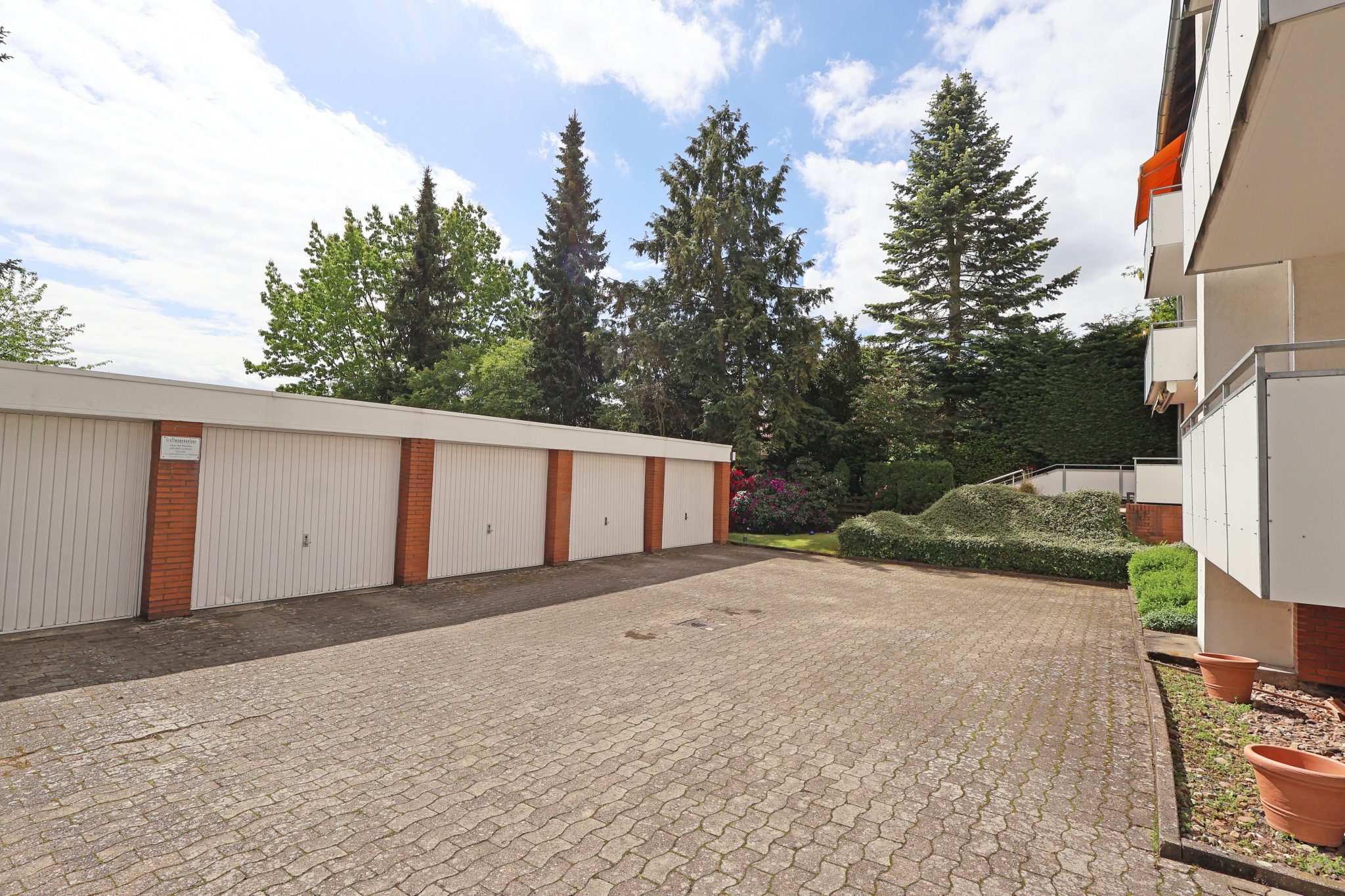 Immobilienangebot - Hannover - Alle - Nach WEG geteiltes Mehrfamilienhaus mit 7 Wohneinheiten in guter Lage von Hannover Ahlem