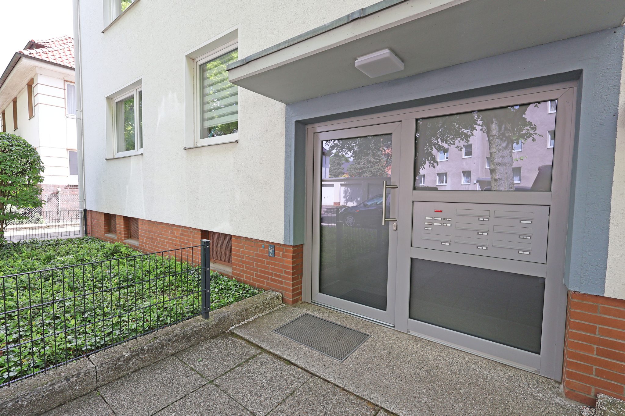 Immobilienangebot - Hannover - Alle - Nach WEG geteiltes Mehrfamilienhaus mit 7 Wohneinheiten in guter Lage von Hannover Ahlem