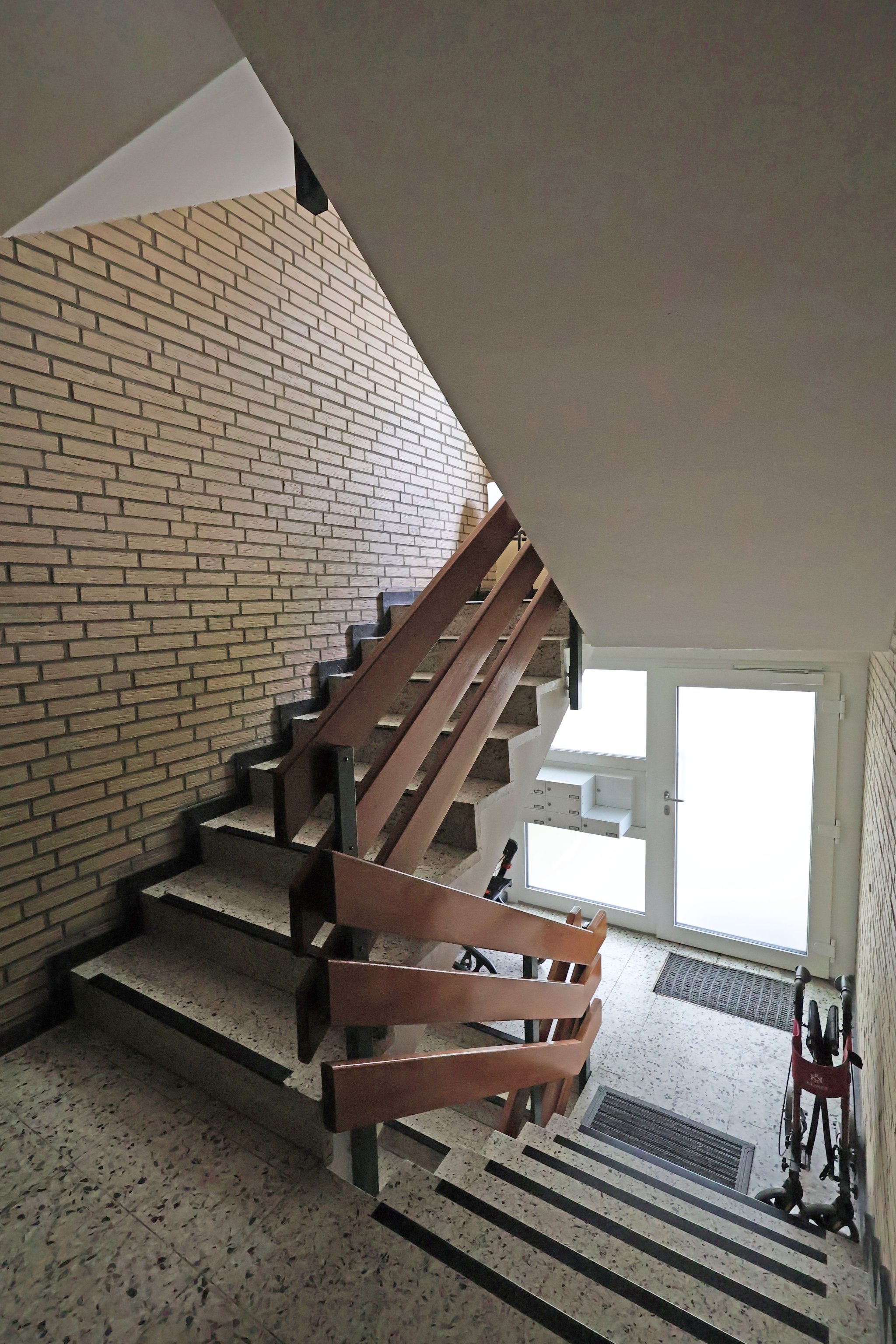 Immobilienangebot - Hannover - Alle - Nach WEG geteiltes Mehrfamilienhaus mit 7 Wohneinheiten in guter Lage von Hannover Ahlem