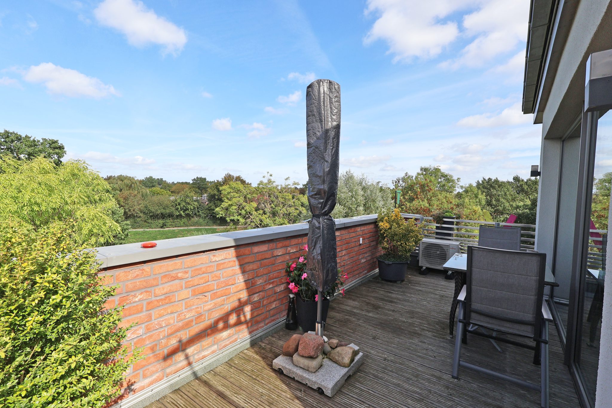 Immobilienangebot - Wunstorf - Alle - Wohnen wie kein Zweiter – außergewöhnliche Penthouse-Rarität am Bürgerpark