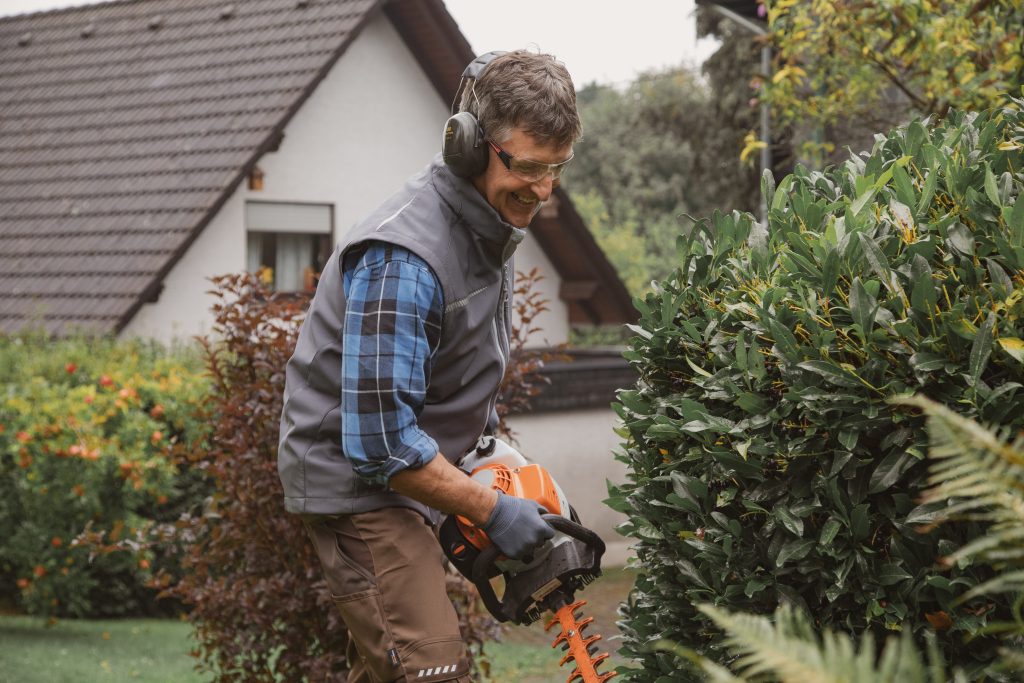 Gartenarbeit beim HandwerkerService von Wohnsache Immobilien