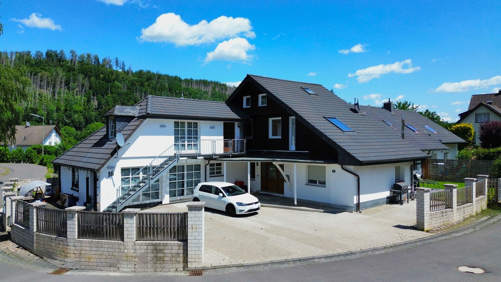 Immobilienangebot - Gummersbach - Haus - Kapitalanlage mit Potenzial – Mehrfamilienhaus mit 6 Wohneinheiten in Gummersbach-Dieringhausen