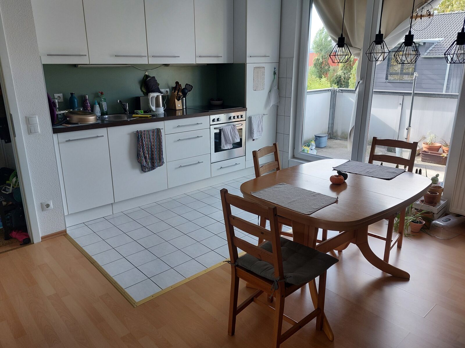 000KurzKüche mit Balkon Immobilienangebot - Bonn / Beuel - Wohnung - Schöne, moderne 2-Zimmerwohnung mit Balkon in Bonn-Beuel.
Achtung Staffelmiete!!!