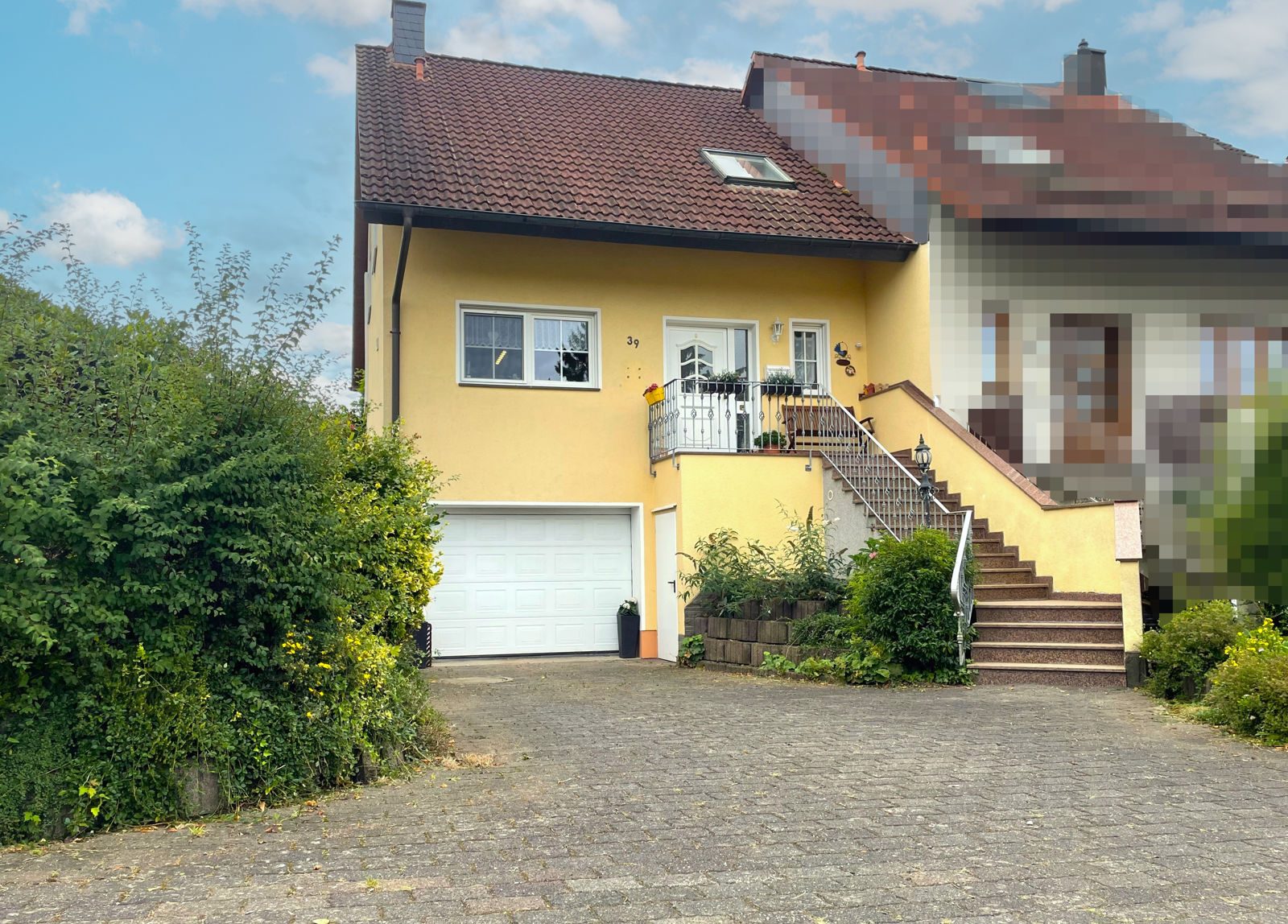 000KurzVorderansicht Immobilienangebot - Eitorf / Hove - Haus - Sofort einziehen! Gepflegte Doppelhaushälfte mit wunderschön angelegtem Garten mit Südausrichtung!