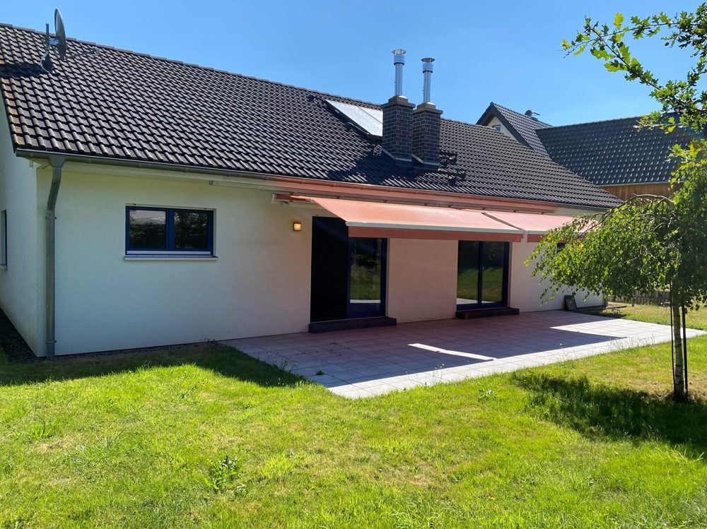 Immobilienangebot - Lindlar - Haus - Sofort einziehen! Neuwertiger Bungalow mit zwei Wohneinheiten in ruhiger Lage von Lindlar!