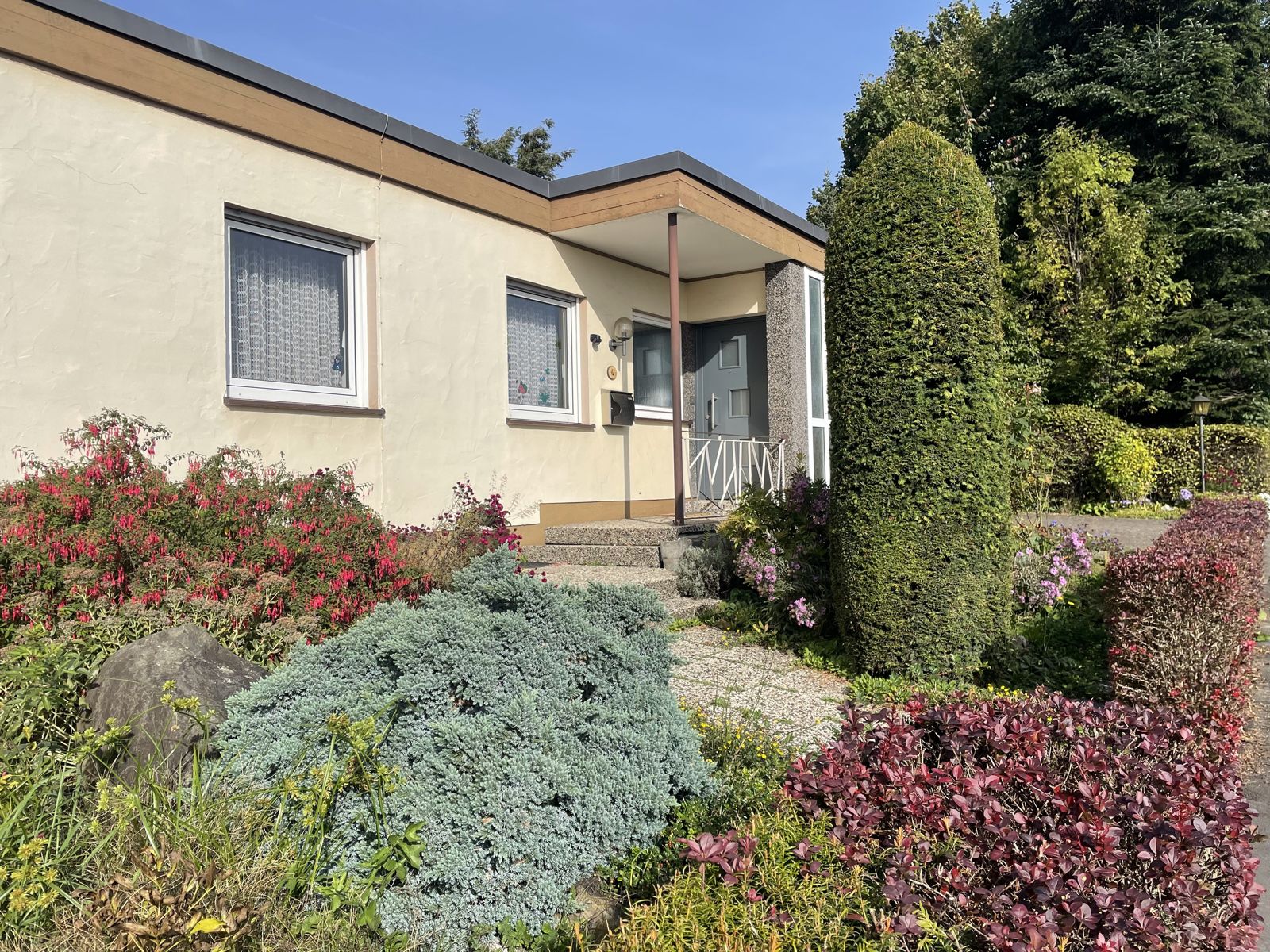 Immobilienangebot - Neunkirchen-Seelscheid - Haus - Nur fünf Minuten zu Fuß ins Zentrum von Neunkirchen, mit Garten und in ruhiger Lage.