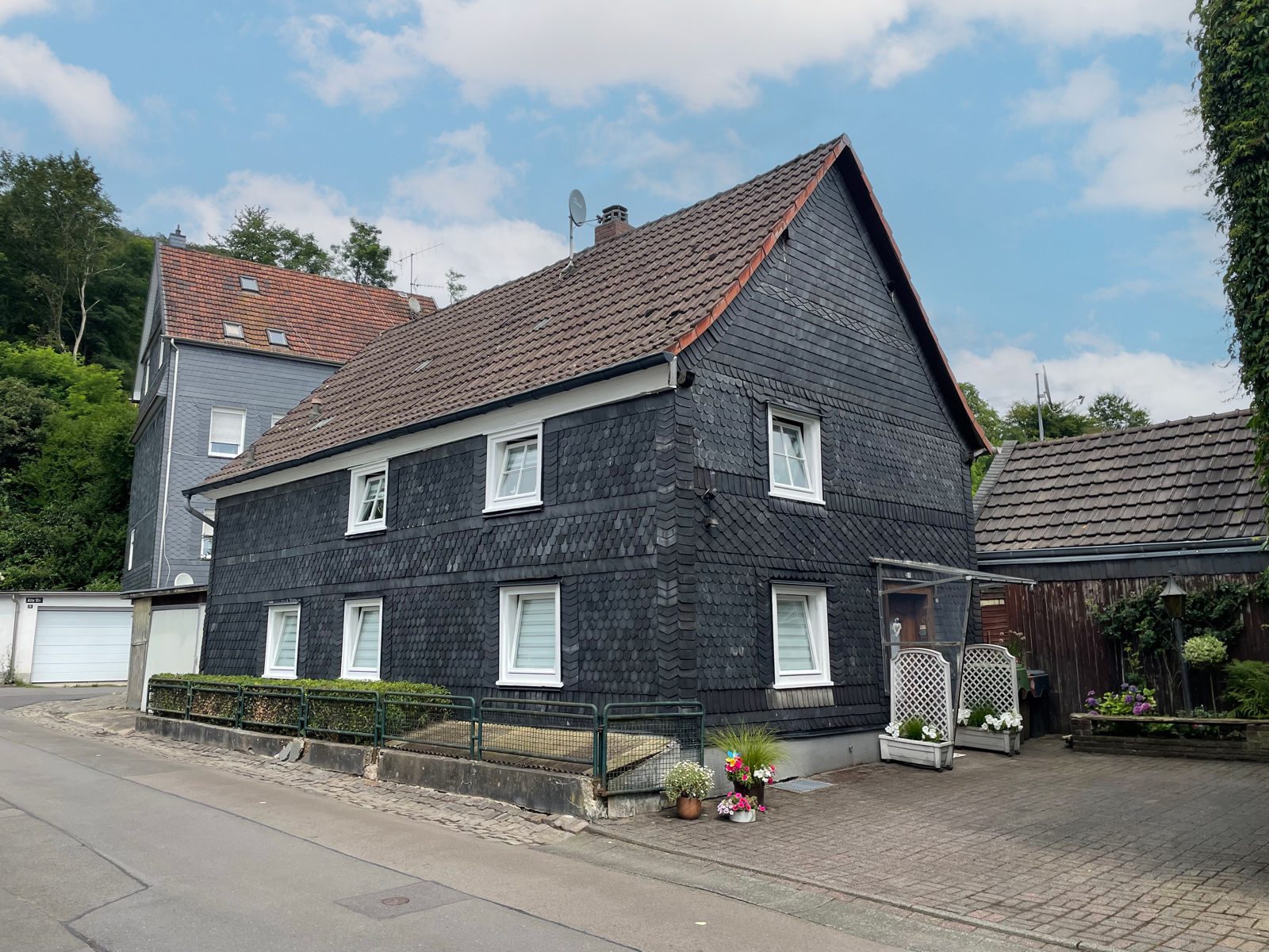 Immobilienangebot - Gummersbach - Haus - Sofort einzugsbereit! Gemütliches, renoviertes Fachwerkhaus mit Garage in Dieringhausen