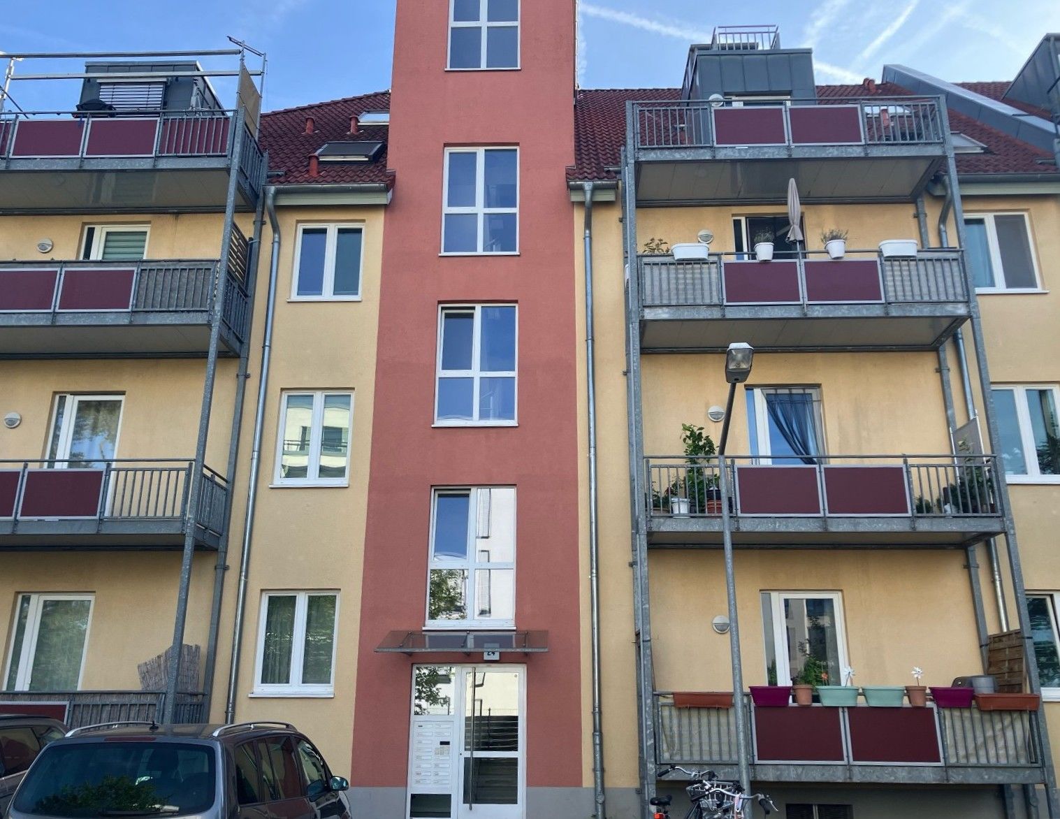 000KurzAnsicht Haus Immobilienangebot - Köln - Wohnung - Schöne renovierte 3 Raumwohnung in Köln-Merheim zu vermieten