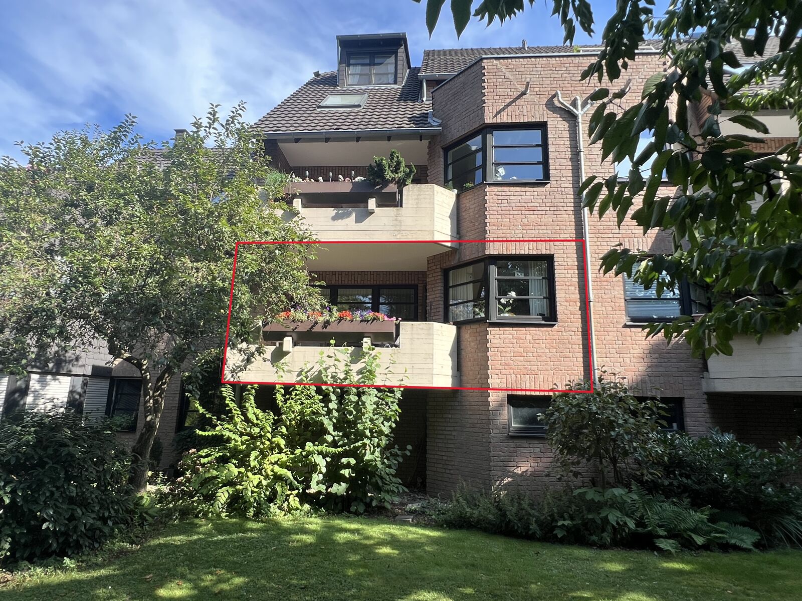 000KurzRückansicht Immobilienangebot - Köln - Wohnung - Gepflegte Eigentumswohnung mit Balkon in Rhein-Nähe!