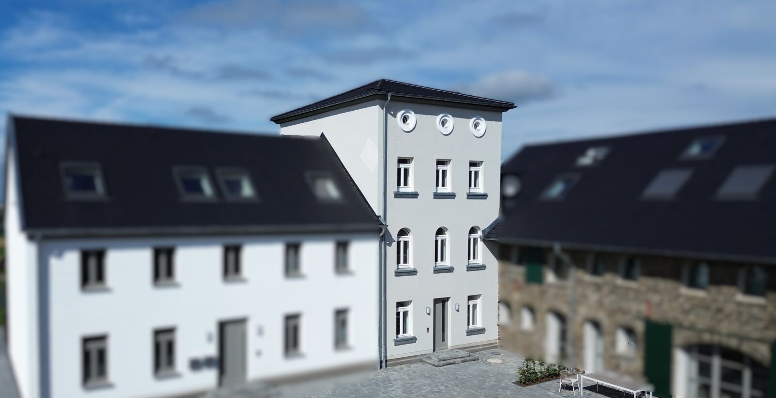 Immobilienangebot - Lohmar - Haus - Exklusives saniertes Einfamilienhaus mit Garten im historischen „Haus Freiheit“!