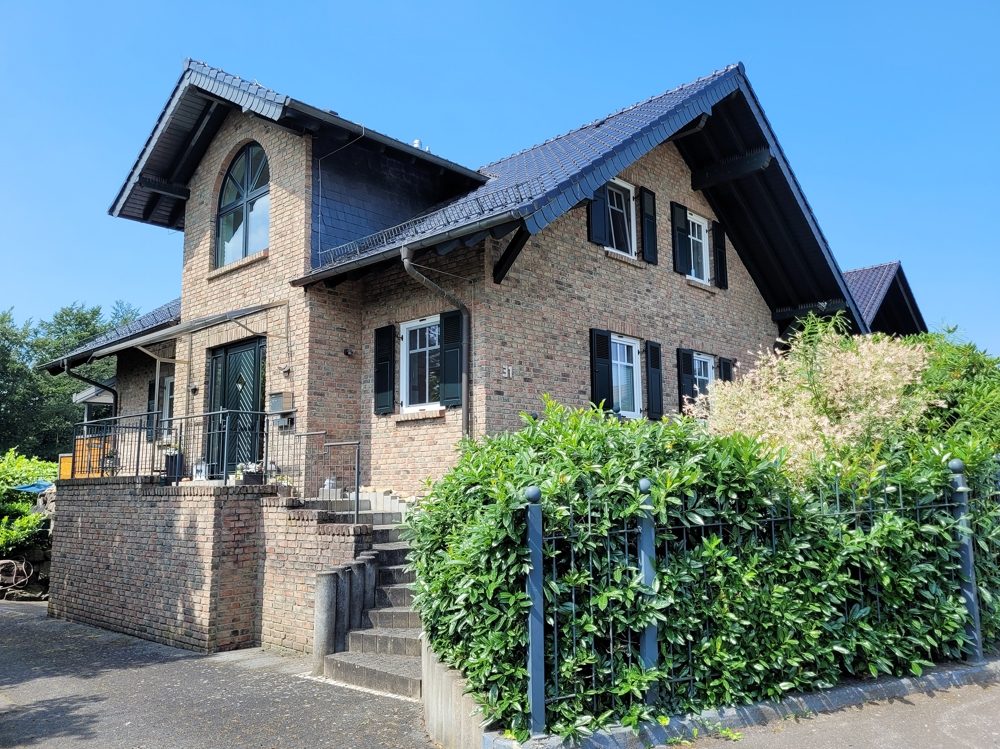 Immobilienangebot - Neunkirchen-Seelscheid - Haus - Ein Wohntraum im Grünen! Sehr hochwertiges Einfamilienhaus mit Doppelgarage u. wunderschönem Garten