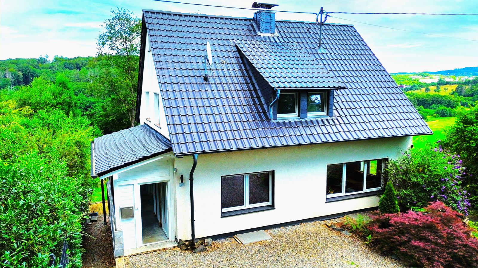 000KurzVorderansicht Immobilienangebot - Waldbröl - Haus - Design trifft Natur – modernisiertes Einfamilienhaus mit Gartenidylle