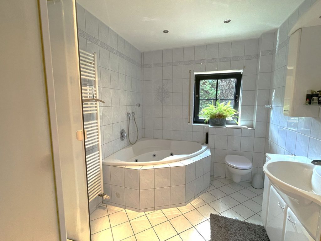 Immobilienangebot - Much / Ortsiefen - Haus - Naturparadies mit Perspektive – Angelteiche, Gastronomie & Wohnen am Waldrand-