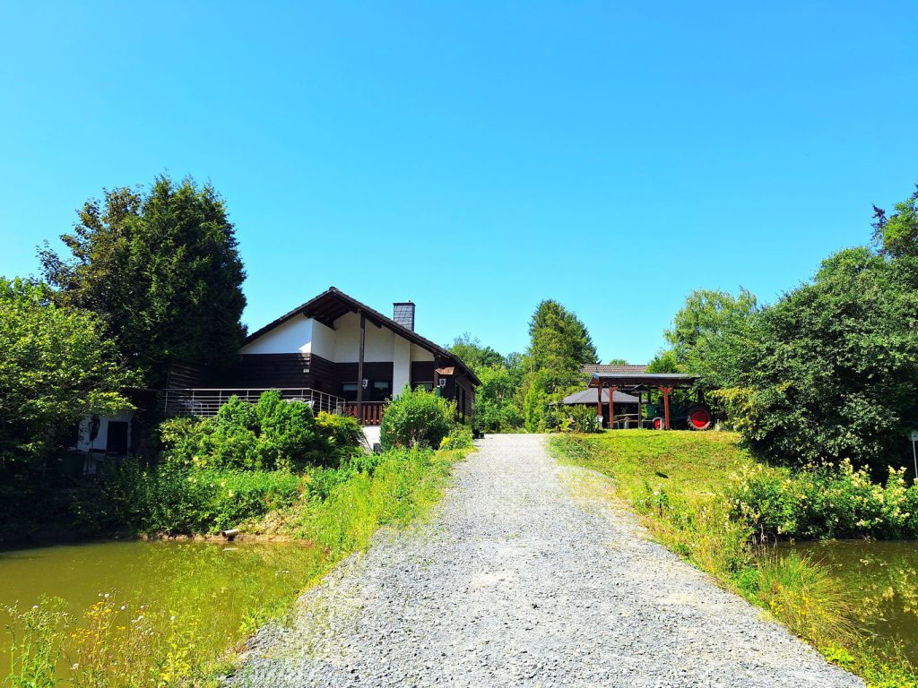 Immobilienangebot - Much / Ortsiefen - Haus - Naturparadies mit Perspektive – Angelteiche, Gastronomie & Wohnen am Waldrand-